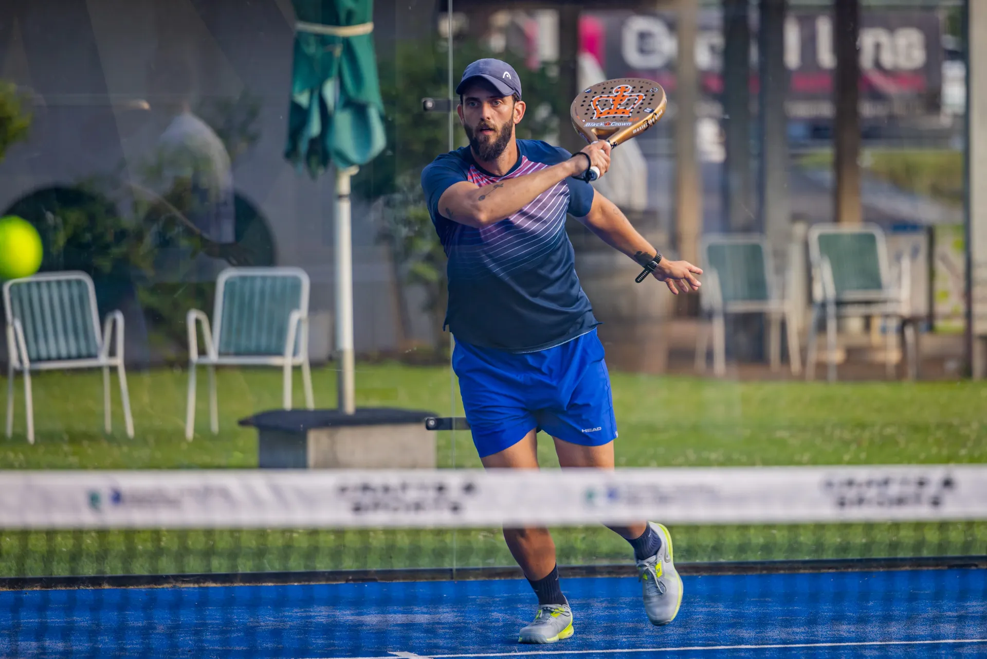 Bild eines Padelspielers